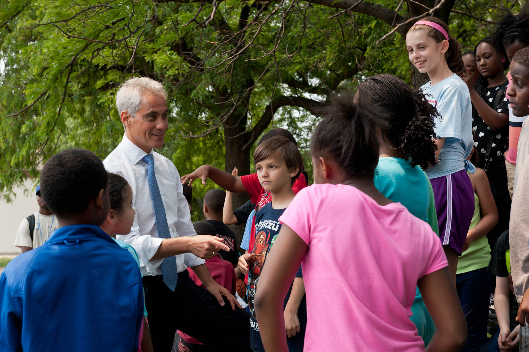 Mayor Emanuel joins young Chicagoans on the first day of Parks programming this summer